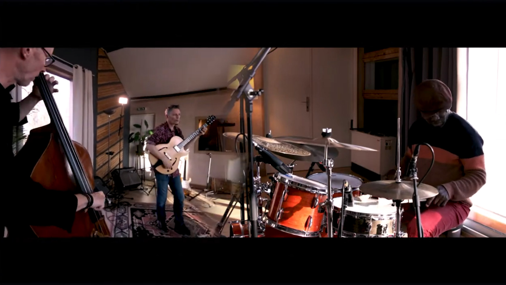 Vignette d’une session live musicale, illustrant une captation vidéo et un montage réalisés par SILAB.
